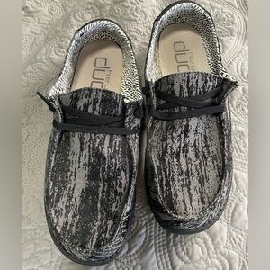 Hey Dudes size 8 in Black Marble print